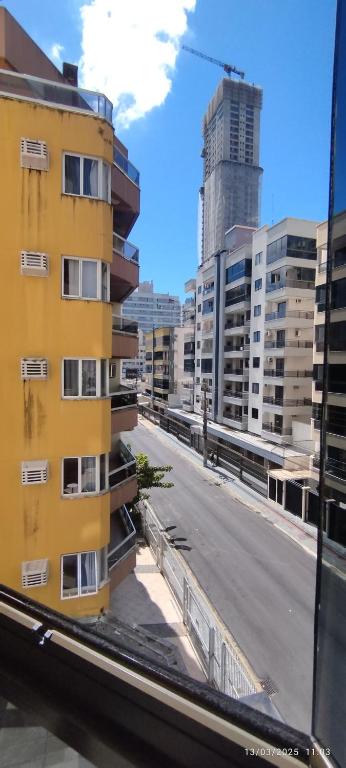 a view of a street in a city with buildings at Apartamento coração meia praia in Itapema