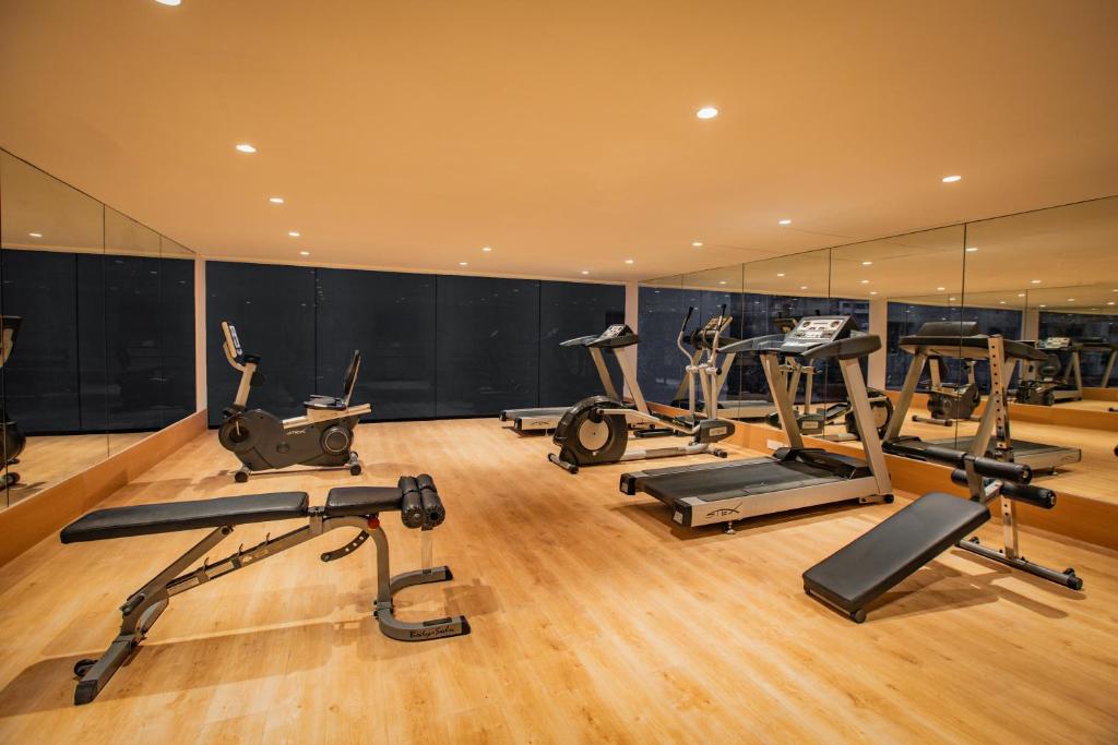 Fitness centrum a/nebo fitness zařízení v ubytování Keys Prima by Lemon Tree Hotels, Pimpri, Pune