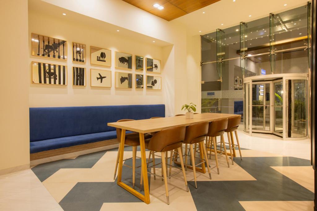 Posezení v ubytování Keys Prima by Lemon Tree Hotels, Pimpri, Pune