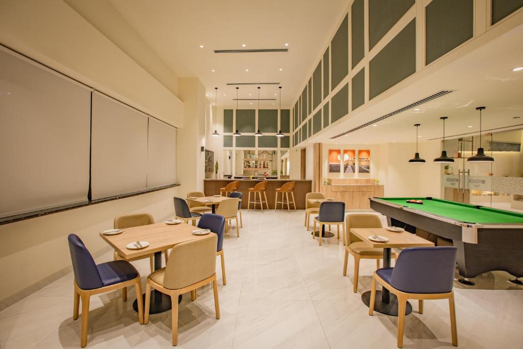 Biliár nebo kulečník v ubytování Keys Prima by Lemon Tree Hotels, Pimpri, Pune
