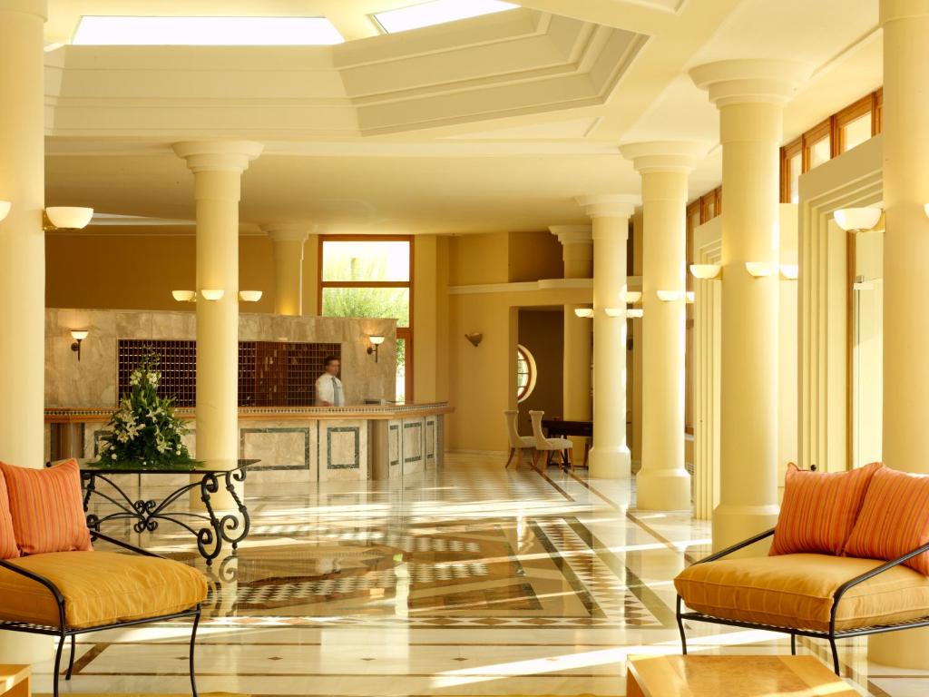 Гостиная зона в Kalimera Kriti Hotel & Village Resort