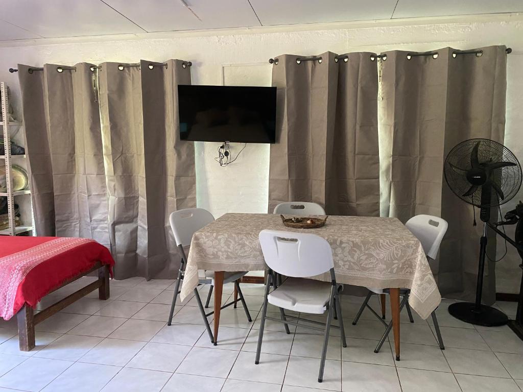 TV a/nebo společenská místnost v ubytování Casita del parque