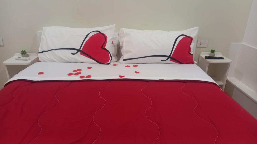 Łóżko lub łóżka w pokoju w obiekcie B&B Maestra Giovanna