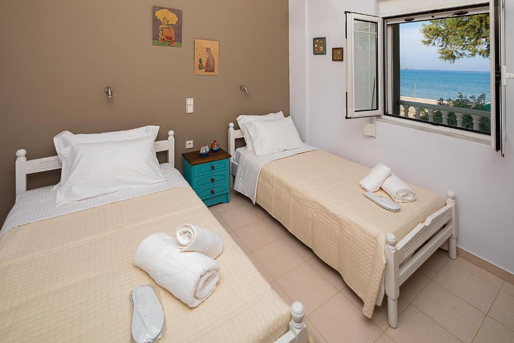 Posteľ alebo postele v izbe v ubytovaní Big Blue Exclusive Beachfront Villa