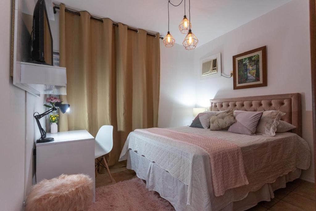 Ένα ή περισσότερα κρεβάτια σε δωμάτιο στο Apê 5 Estrelas Central 02 - Free Vaga&Netflix