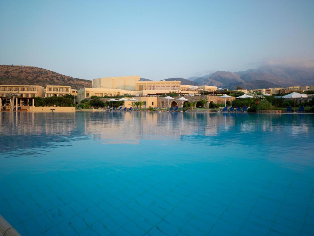 Бассейн в Kalimera Kriti Hotel & Village Resort или поблизости