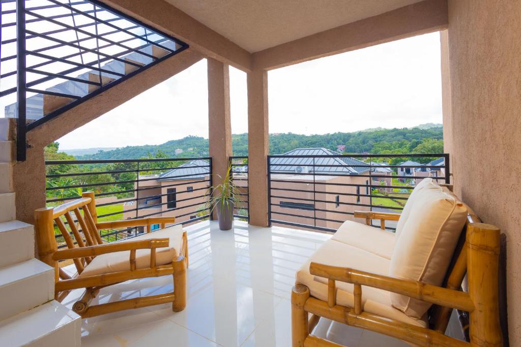 Μπαλκόνι ή βεράντα στο Modern, Spacious, 3BR Hill View Retreat, Central, Gated