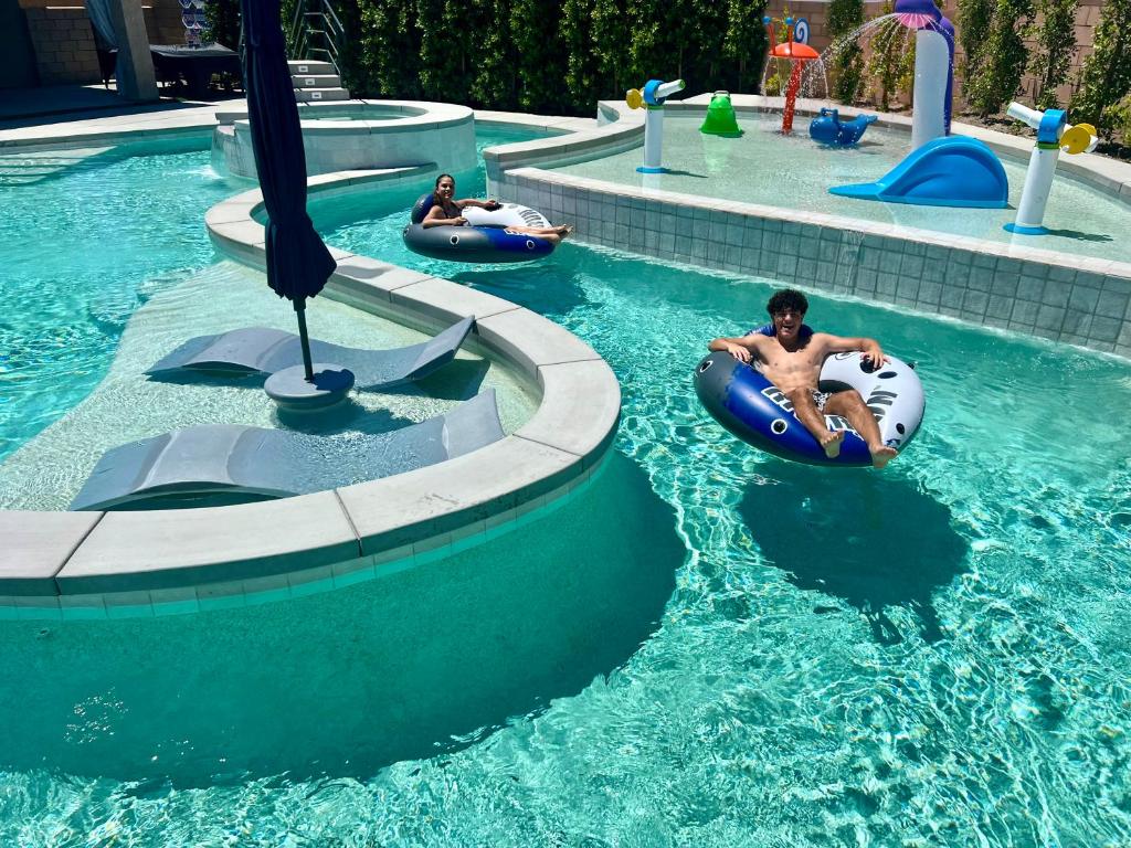 Πισίνα στο ή κοντά στο LAZY RIVER, Splash Park, Pedal Boats, Water Slide and More