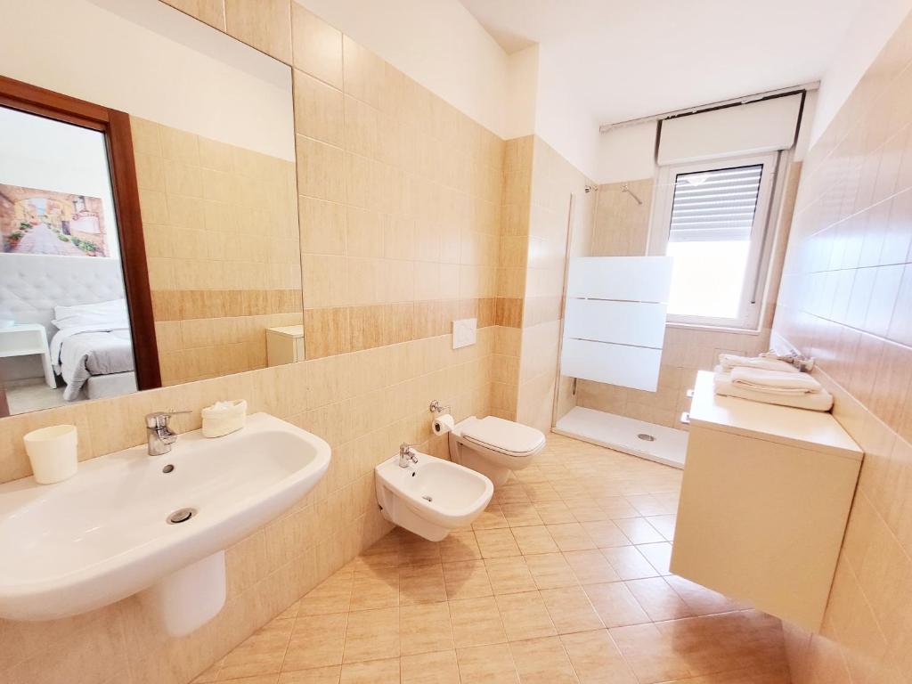 A bathroom at B&B Waltanna Airport