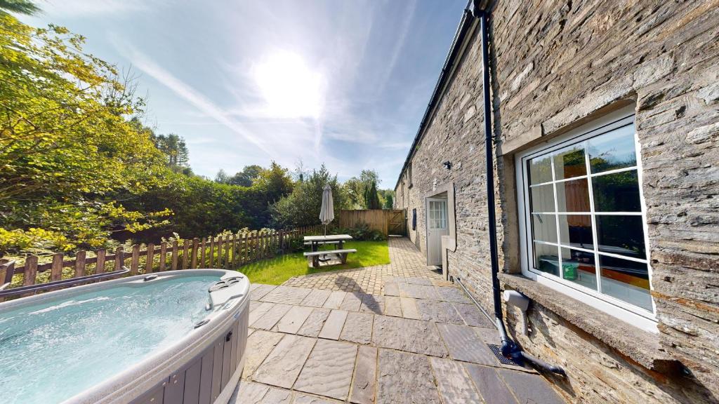 Swansea Valley Holiday Cottages - 