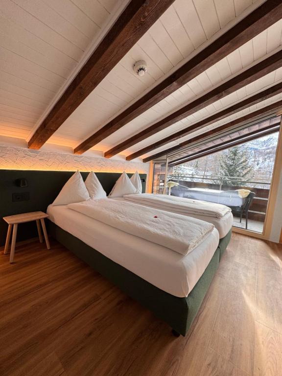 Postel nebo postele na pokoji v ubytování Hotel Plateau Rosa