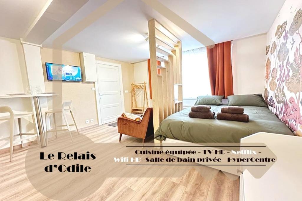 a bedroom with a bed and a table in a room at LeRelaisdOdile Studio - Le charme au cœur de ville - Ideal Couple & Travailleurs in Valenciennes
