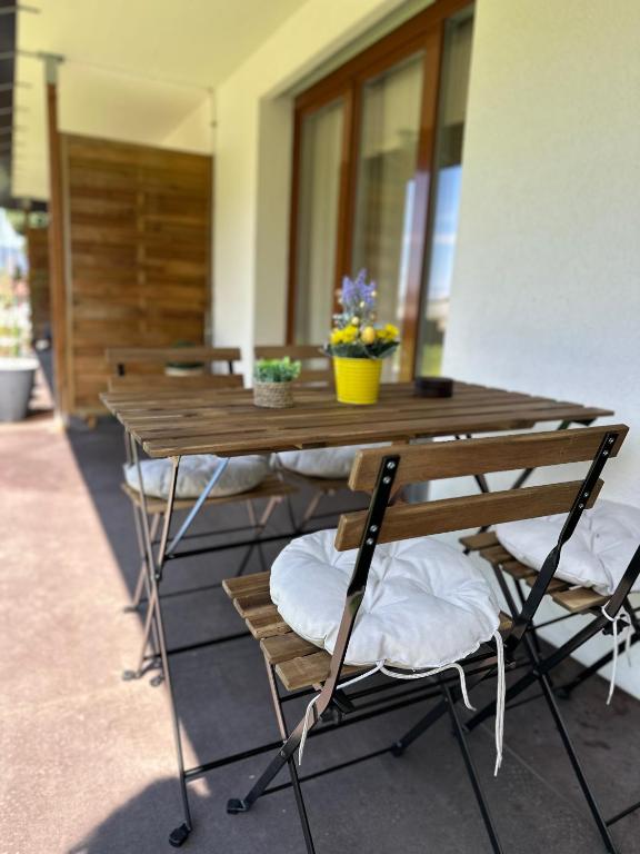 Balkón nebo terasa v ubytování Stilvoll, am Thuner See, nähe Interlaken, Familienfreundlich mit Garten, WIFI