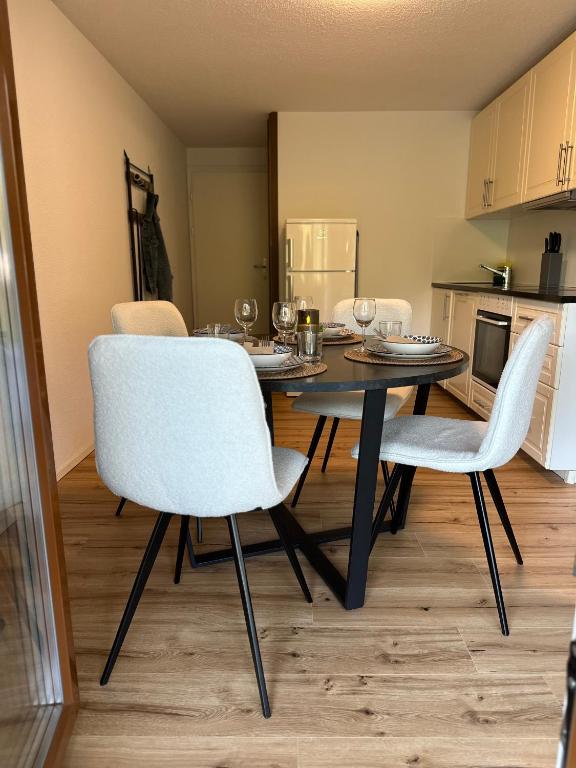 Kuchyň nebo kuchyňský kout v ubytování Stilvoll, am Thuner See, nähe Interlaken, Familienfreundlich mit Garten, WIFI