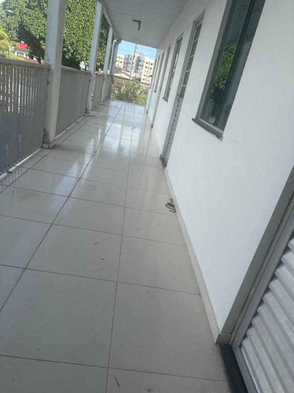 an empty hallway of a house with white walls at Espaço Paulo Henrique in Ananindeua