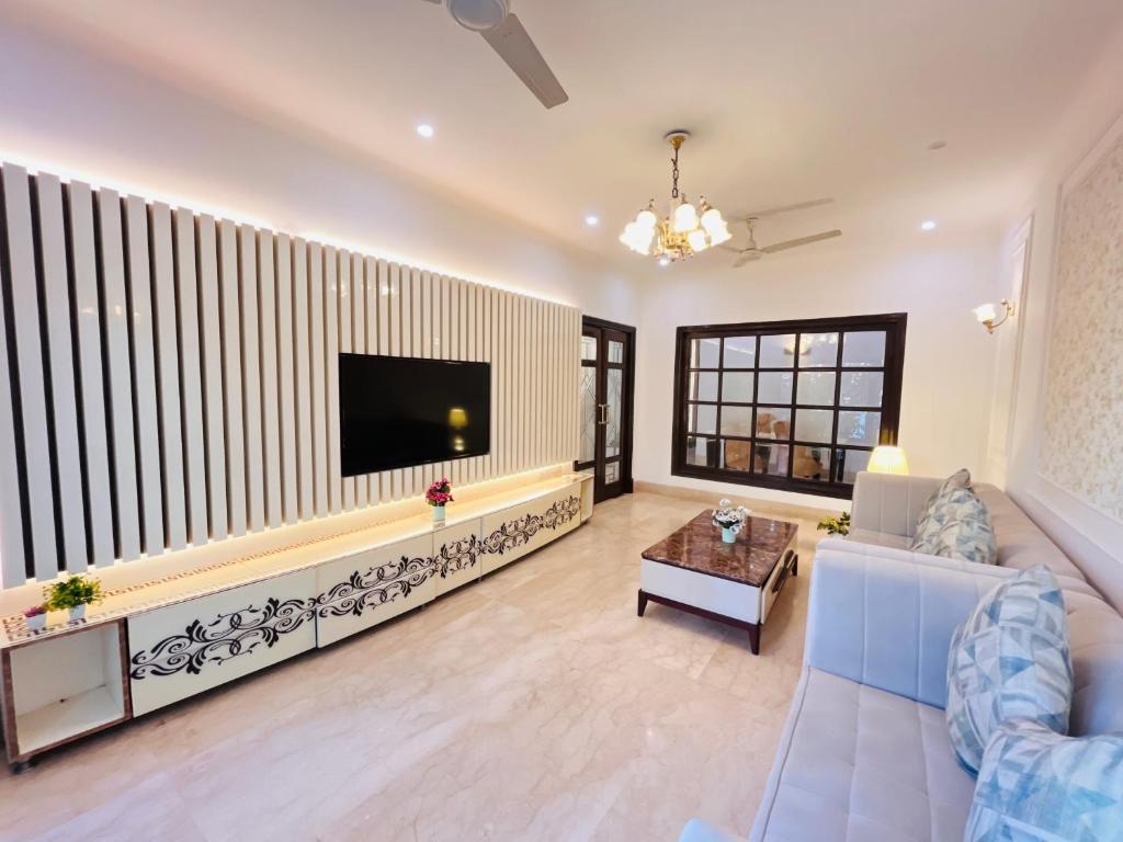 Posezení v ubytování The South Manor Residency Near AIIMS Hospital New Delhi