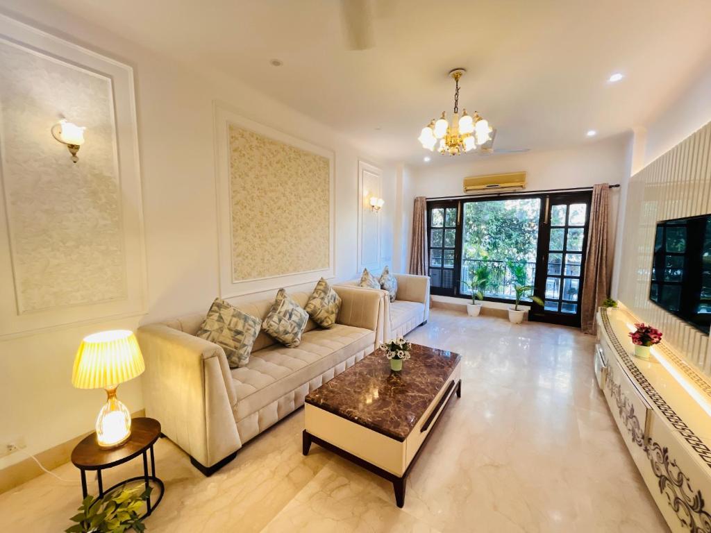 Posezení v ubytování The South Manor Residency Near AIIMS Hospital New Delhi