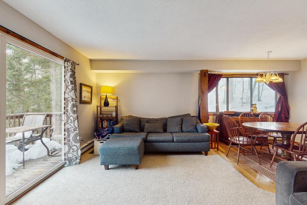 Χώρος καθιστικού στο Grand Hollow Townhome