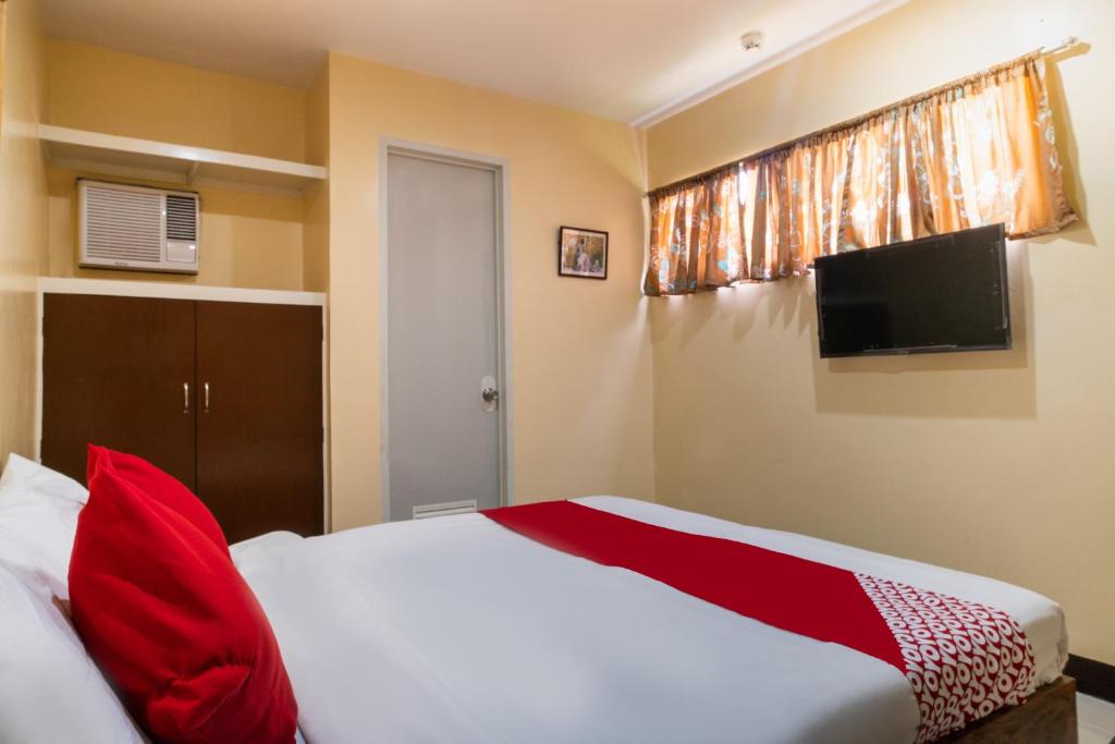 Postel nebo postele na pokoji v ubytování Super OYO 604 Chateau Cinco Dormitel