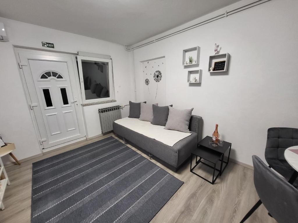 Posedenie v ubytovaní STUDIO APARTMAN KATARINA