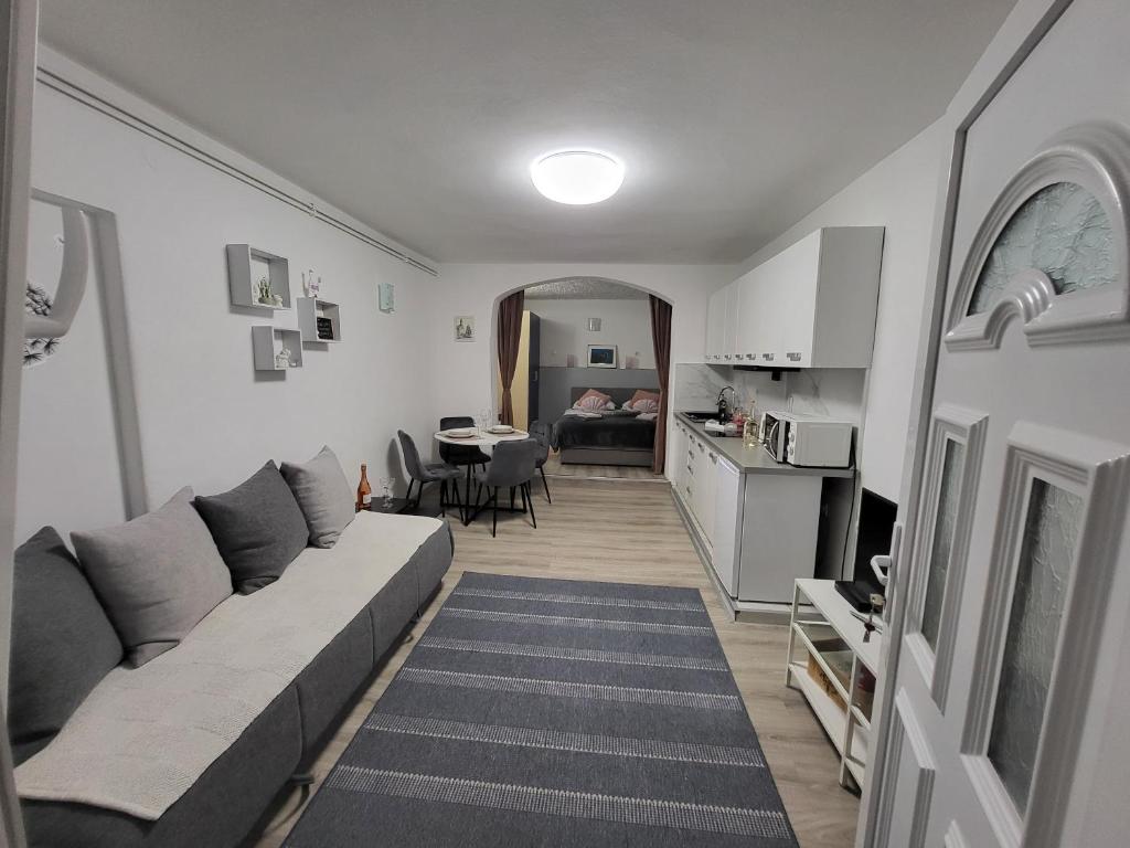 Kuchyňa alebo kuchynka v ubytovaní STUDIO APARTMAN KATARINA