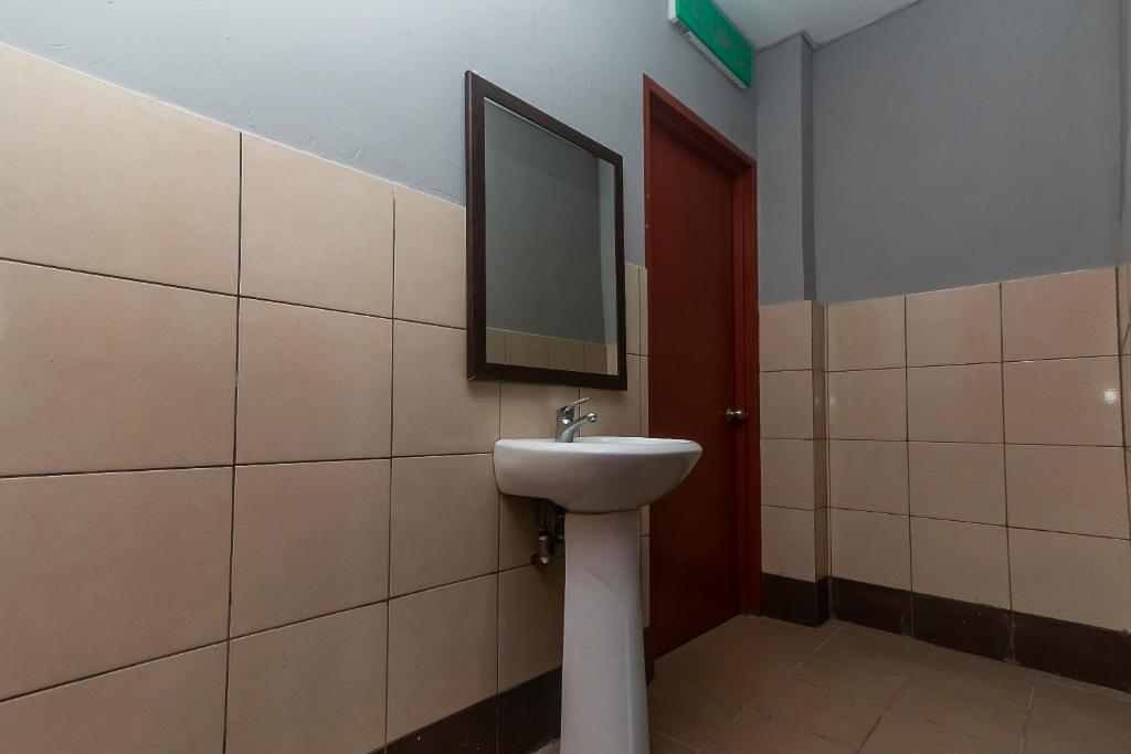 Koupelna v ubytování OYO 90059 Ltk Home
