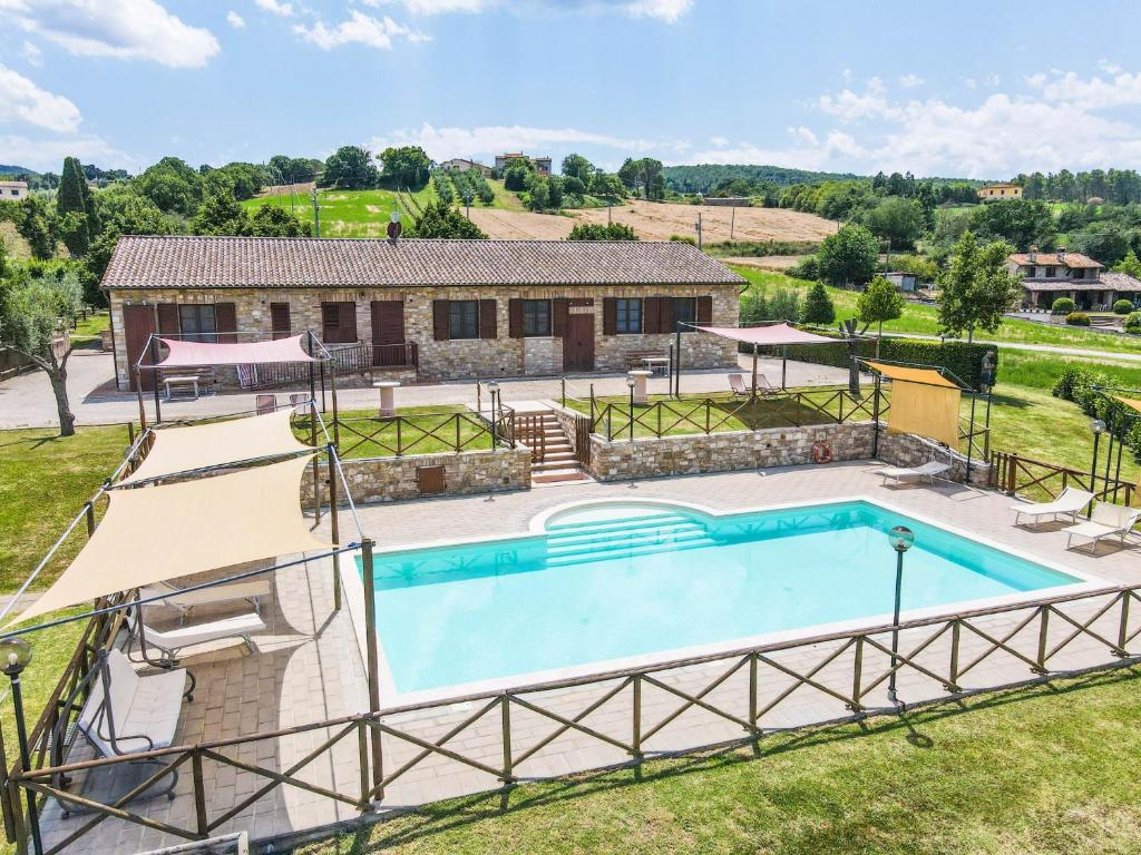 The swimming pool at or close to Agriturismo Il Falco