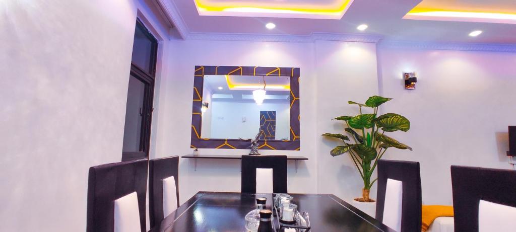 a dressing room with a mirror and a plant at Serene Hills Home in Nairobi