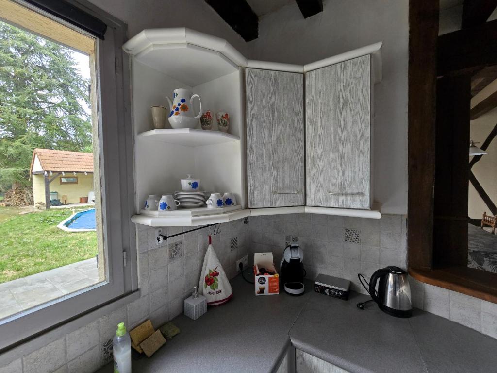 Kuchyň nebo kuchyňský kout v ubytování Gite du Puits Tournant - chambre 2