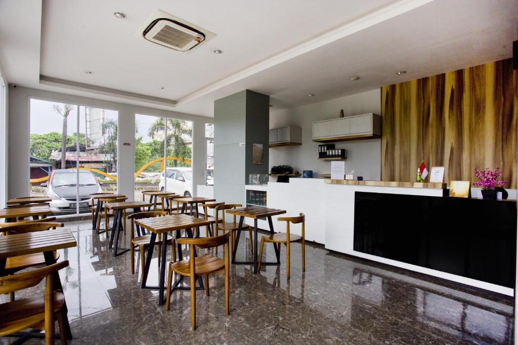 Restaurace v ubytování Collection O Bekasi Timur Near Gedung Juang Formerly Regia Tambun