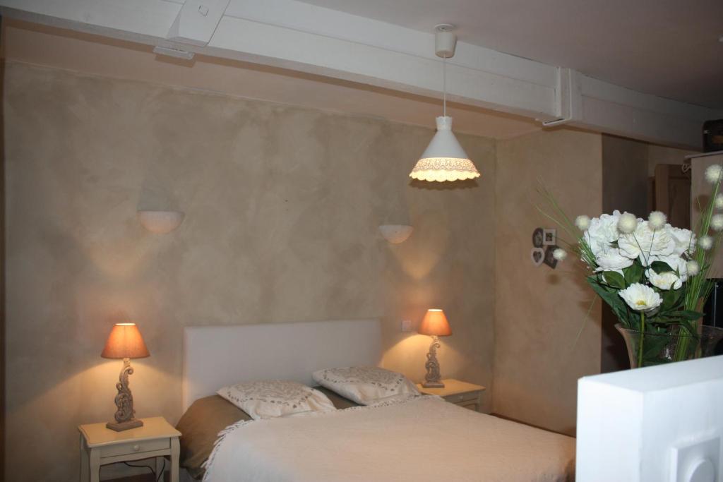 Ένα ή περισσότερα κρεβάτια σε δωμάτιο στο Cantal'Temps