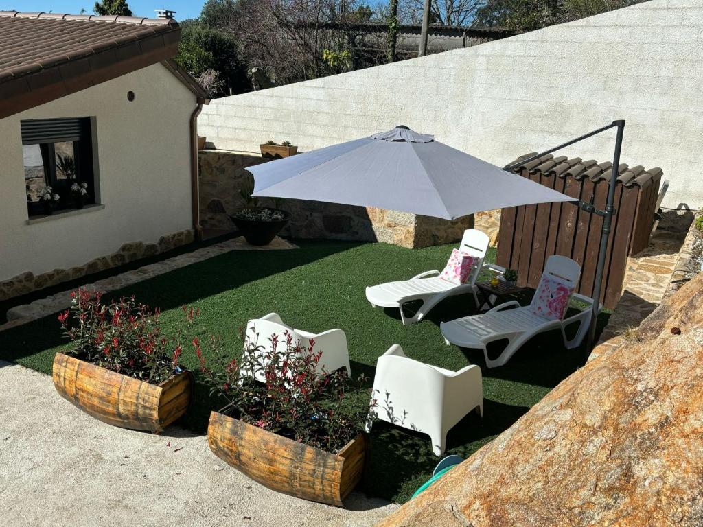 A garden outside Casa As Salcedas