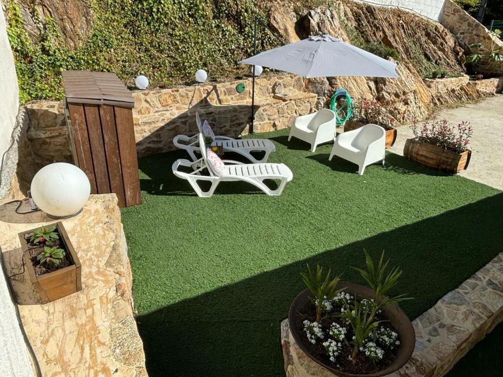 A garden outside Casa As Salcedas