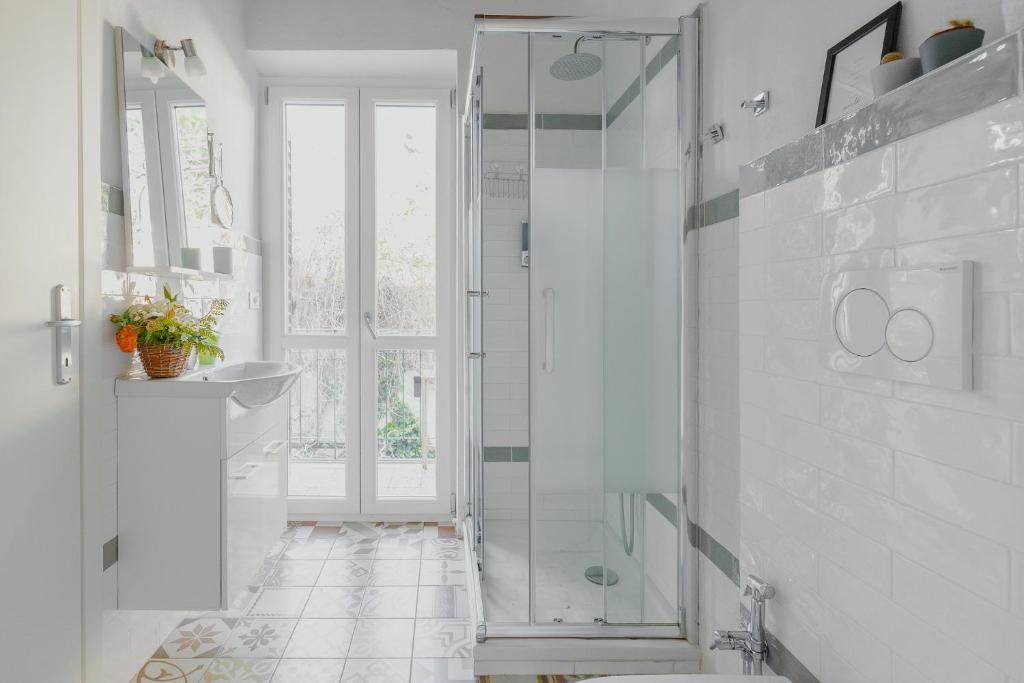 Florence David's Guesthouse Steps from Accademia Gallery - 4