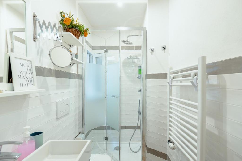 Florence David's Guesthouse Steps from Accademia Gallery - 5