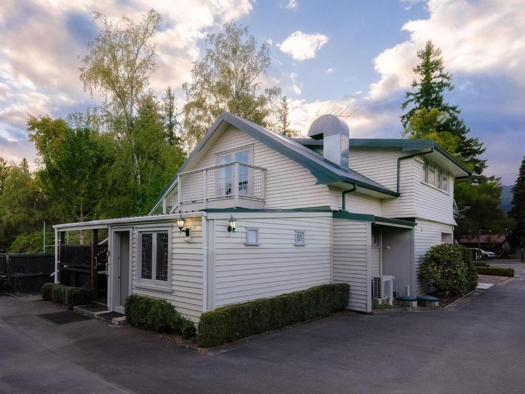 Cozy Corner at Jollies - Resim 1