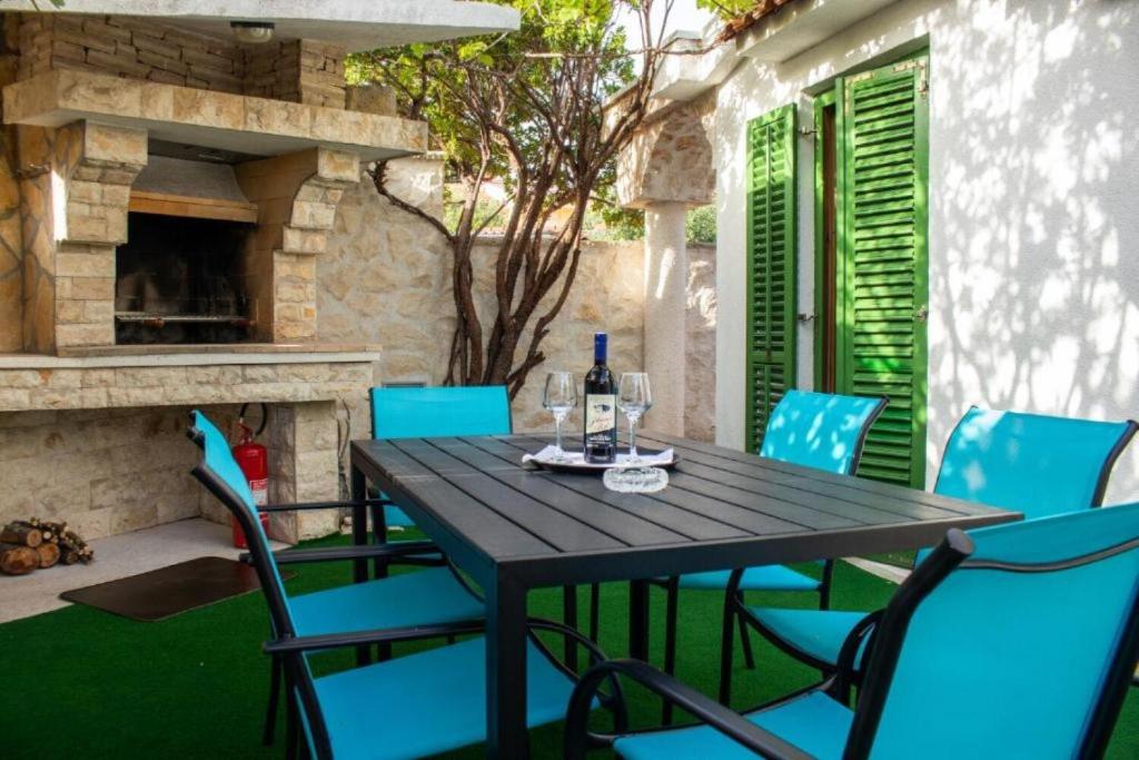 Patio alebo iná vonkajšia časť ubytovania Apartments Kike