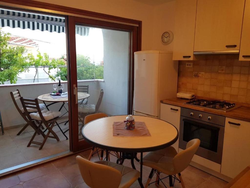 Kuchyňa alebo kuchynka v ubytovaní Apartments Kike