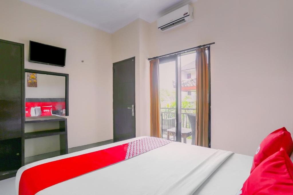 Postel nebo postele na pokoji v ubytování OYO 4012 Ari Beach Inn