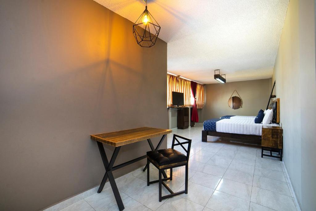 Postel nebo postele na pokoji v ubytování Capital O Hotel Diez