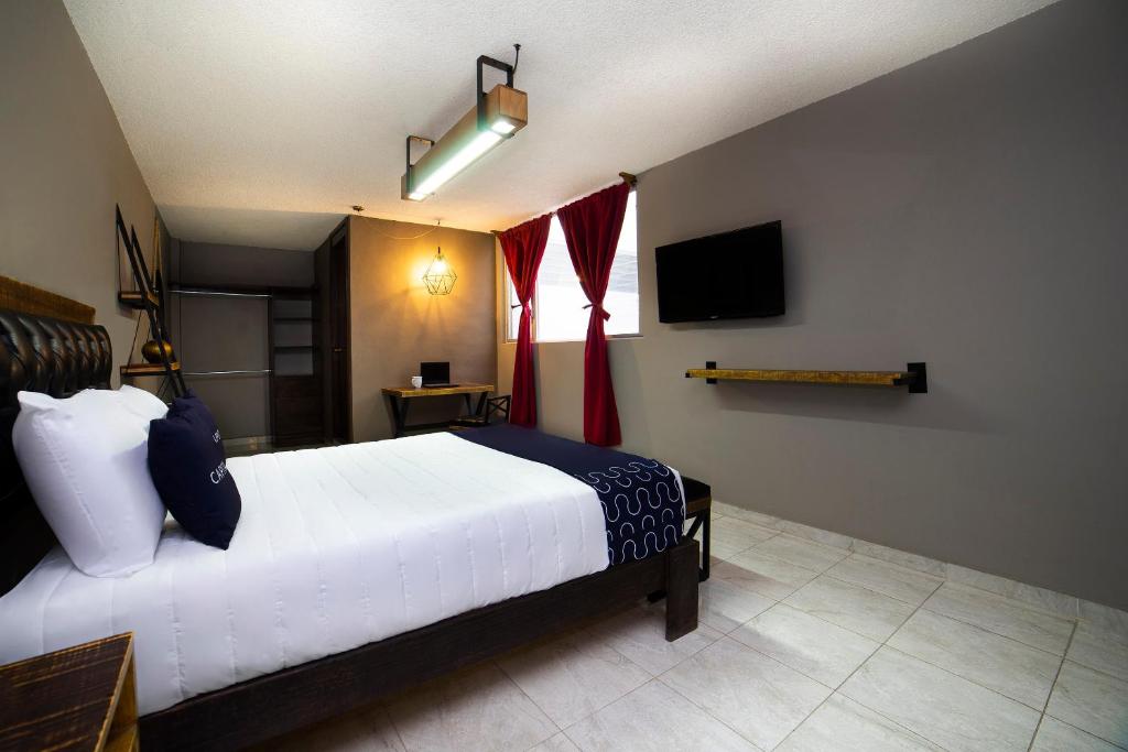 Postel nebo postele na pokoji v ubytování Capital O Hotel Diez