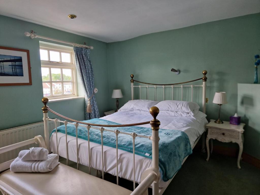 a bedroom with a bed and a window at OYO The Leven in Stokesley