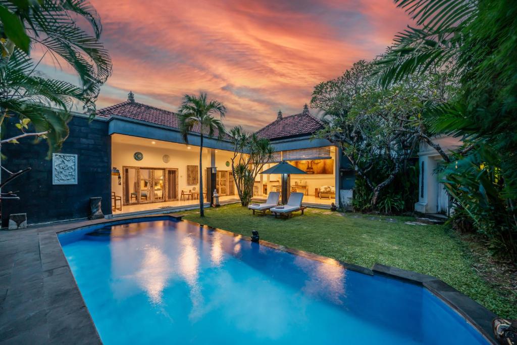 Πισίνα στο ή κοντά στο Villa Kangaroo Seminyak next to double six beach