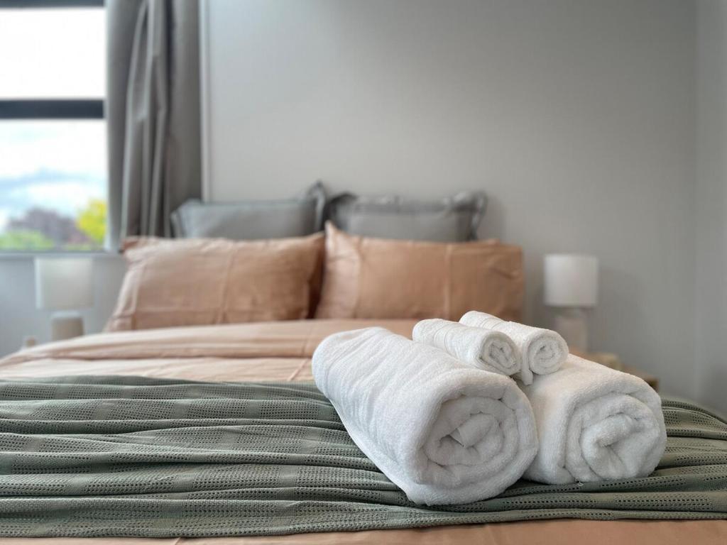 Luxury 2Bed2Bath Standalone Home With Parking - Resim 20