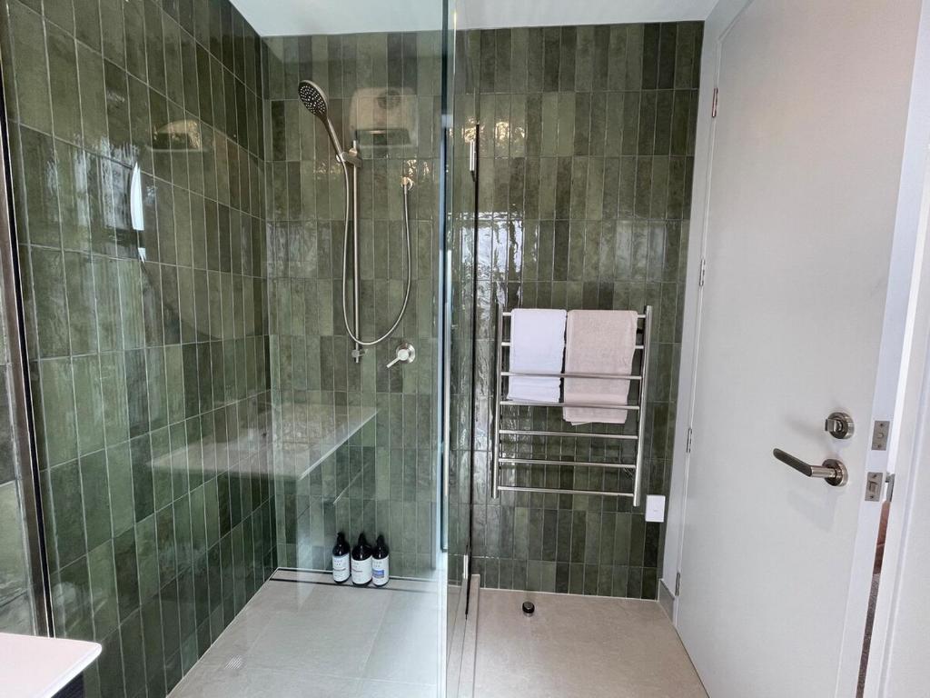 Luxury 2Bed2Bath Standalone Home With Parking - Resim 22