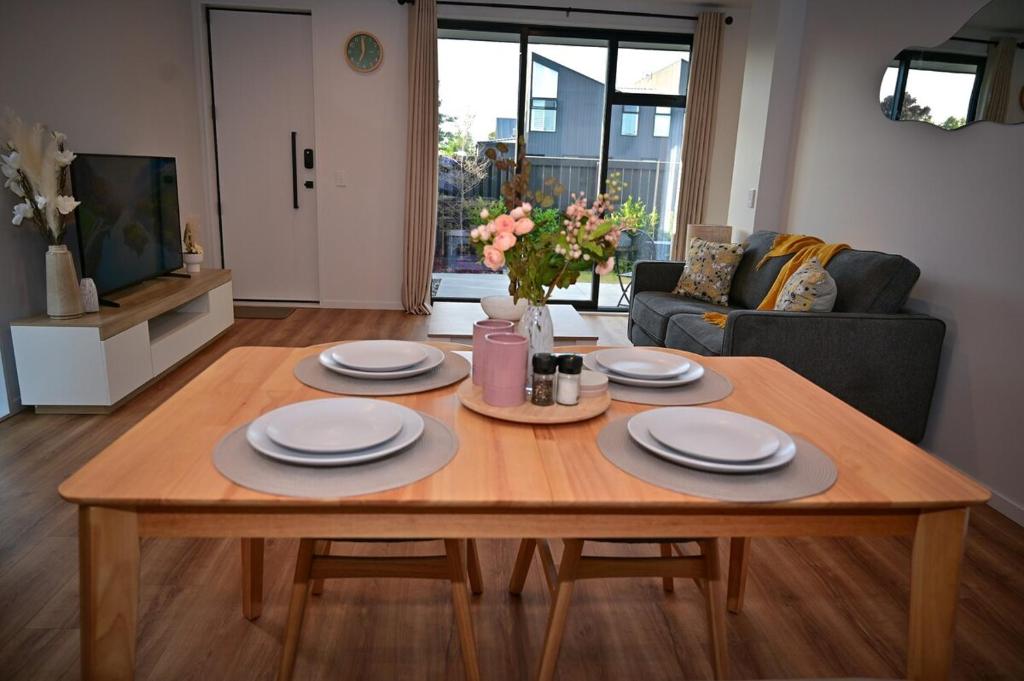 Luxury 2Bed2Bath Standalone Home With Parking - Resim 25