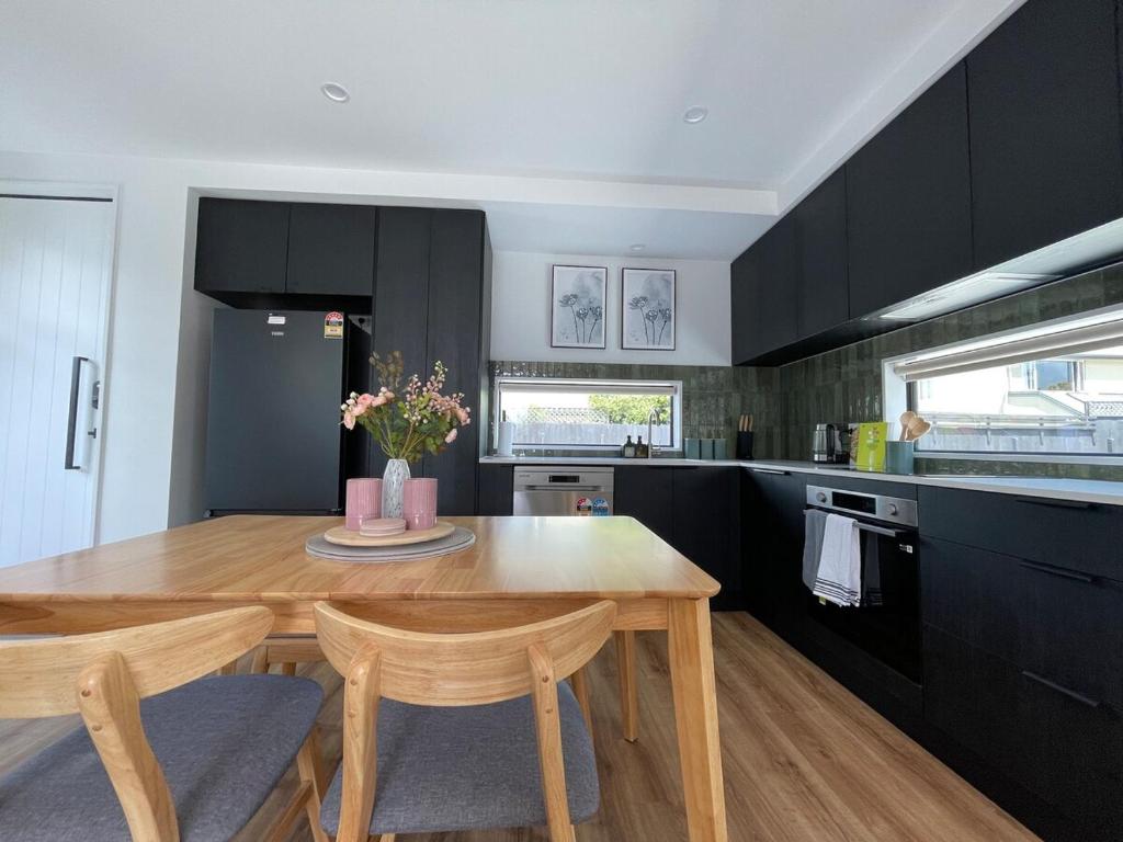 Luxury 2Bed2Bath Standalone Home With Parking - Resim 26