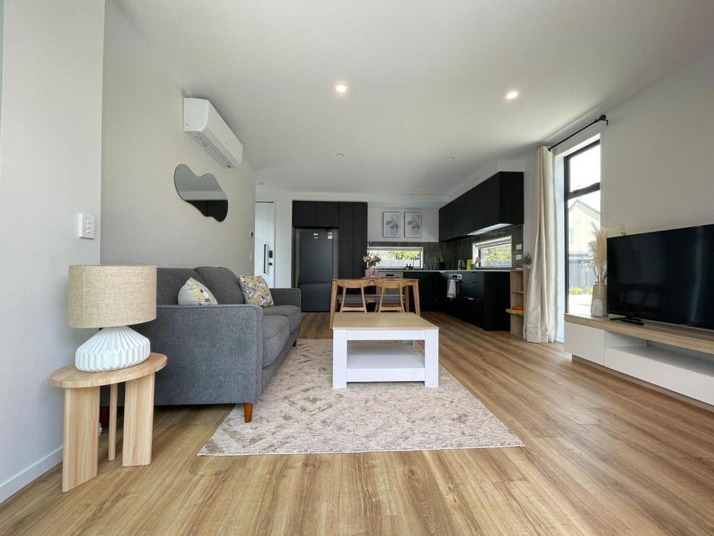 Luxury 2Bed2Bath Standalone Home With Parking - Resim 31