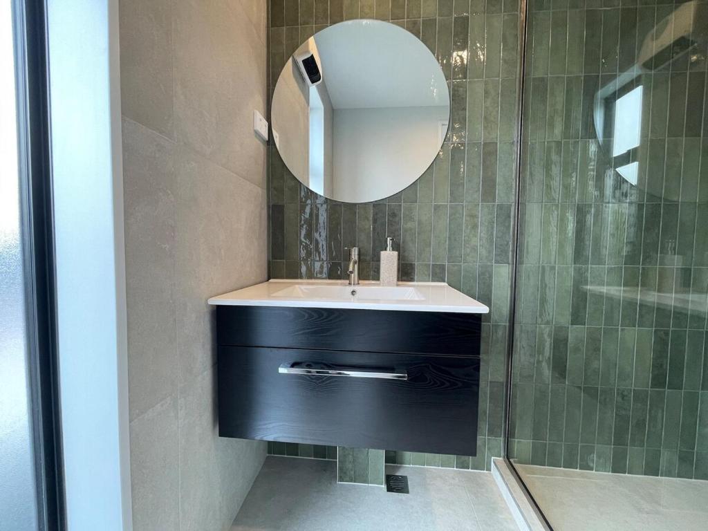 Luxury 2Bed2Bath Standalone Home With Parking - Resim 36