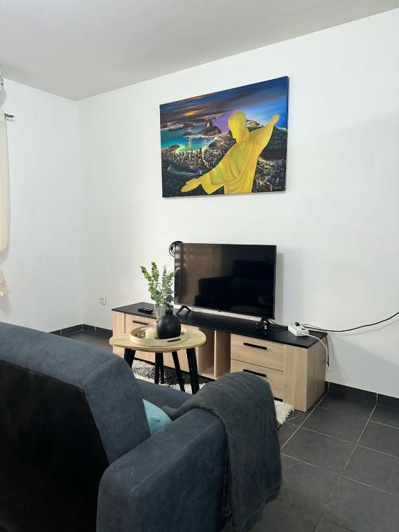 T2 - Cayenne spacious center